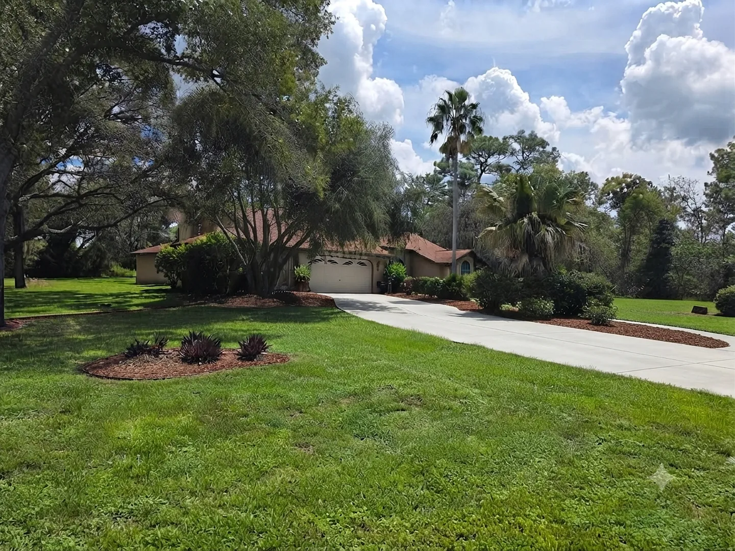 Gorgeous Huge 4 Bedroom 2 Bathroom Pool House with Bonus room — Photo 2