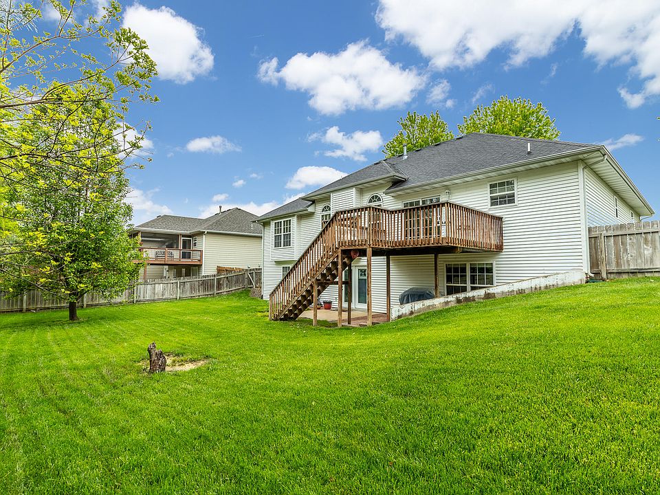 1st image of 900 Shakertown Way