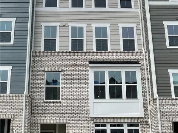 2860 Calgary Ln, Chester, VA 23831