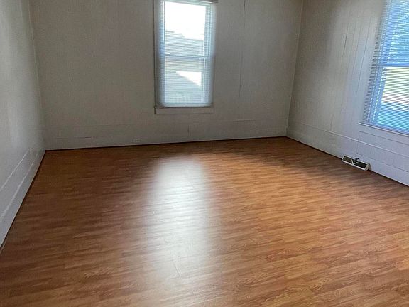 3rd image of 807 Greenwood St