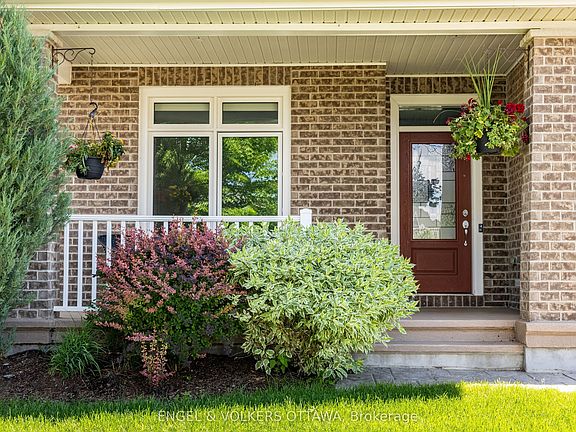 3rd image of 865 Tewin Cir