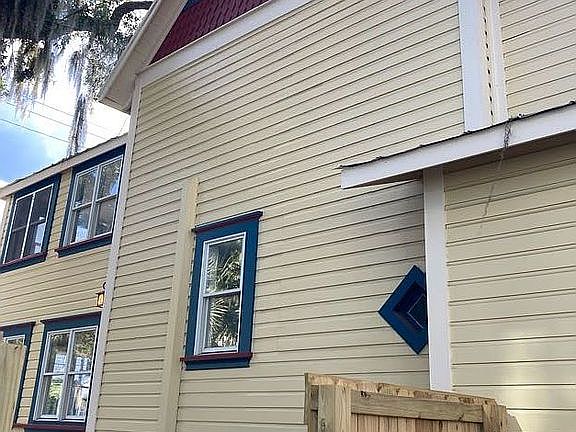 5th image of 318 NW 4th Ave