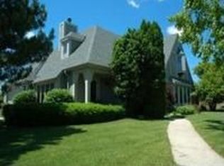 N49W16933 Fox Ridge Dr, Menomonee Falls, WI 53051