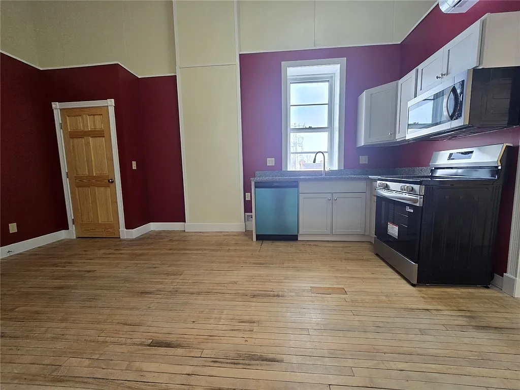 Studio, 1.0 bath, 11232 sqft, $1,000 — Photo 2