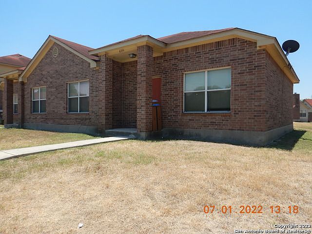 1st image of 6334 Queens Castle Dr