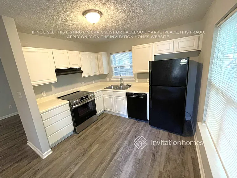 6022 Country Walk Dr — Photo 6