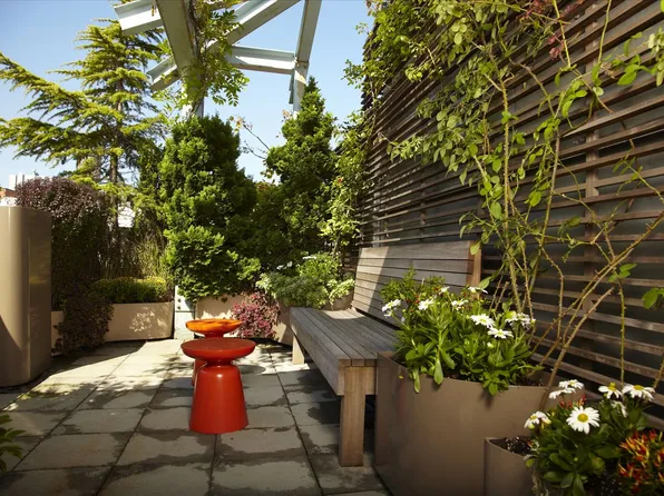 300 West 14th Street image 1 of 4