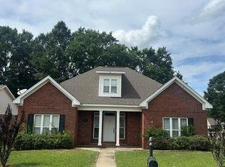 207 Petersburg Ct, Dothan, AL 36305
