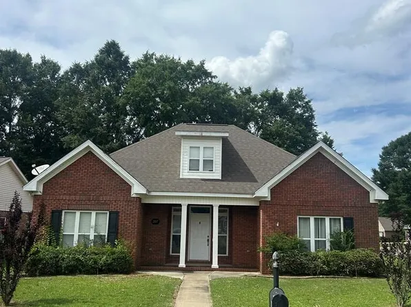 207 Petersburg Ct, Dothan, AL 36305