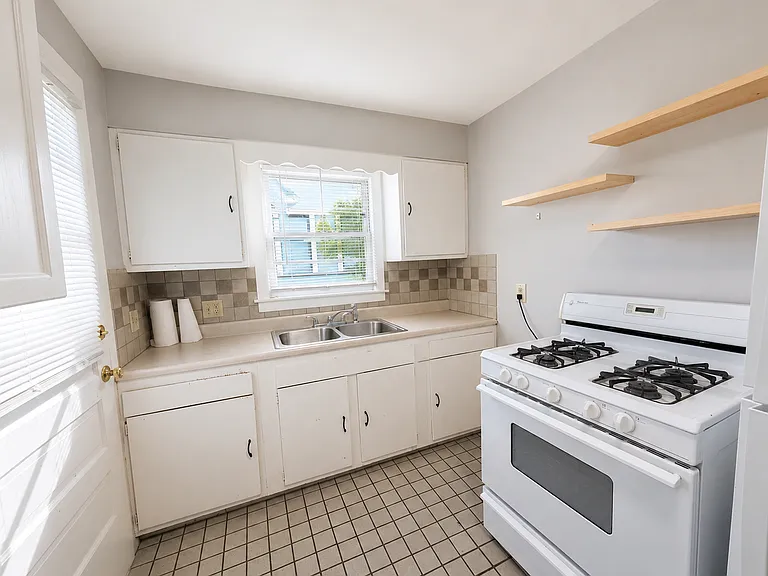329 Lyon St NE #2 — Photo 2