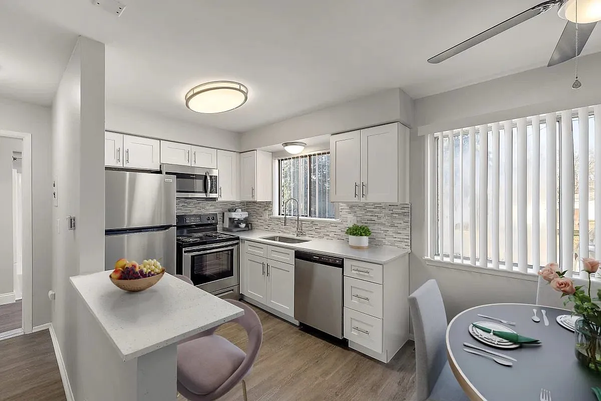 Golfview Apartments — Photo 1
