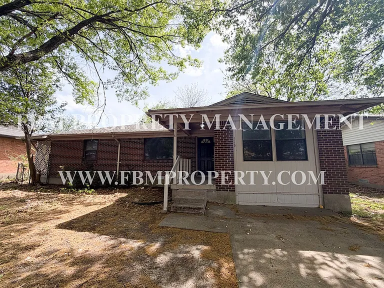 118 Brazos St — Photo 2