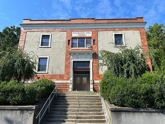 2nd image of 130 Oak Ave #3