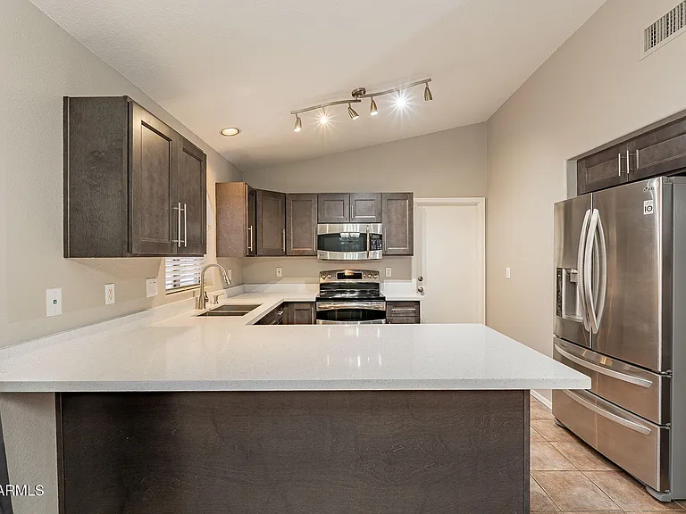 491 E Devon Dr — Photo 10