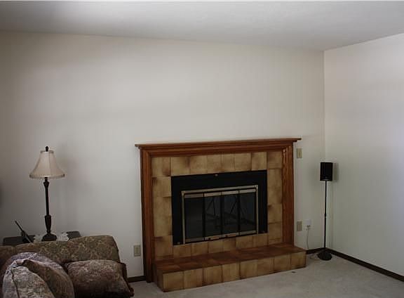 2nd image of 103 W 7th Ave