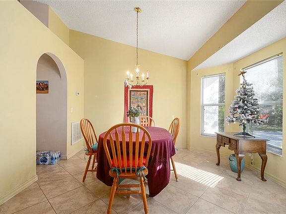 5th image of 335 Pebble Ct