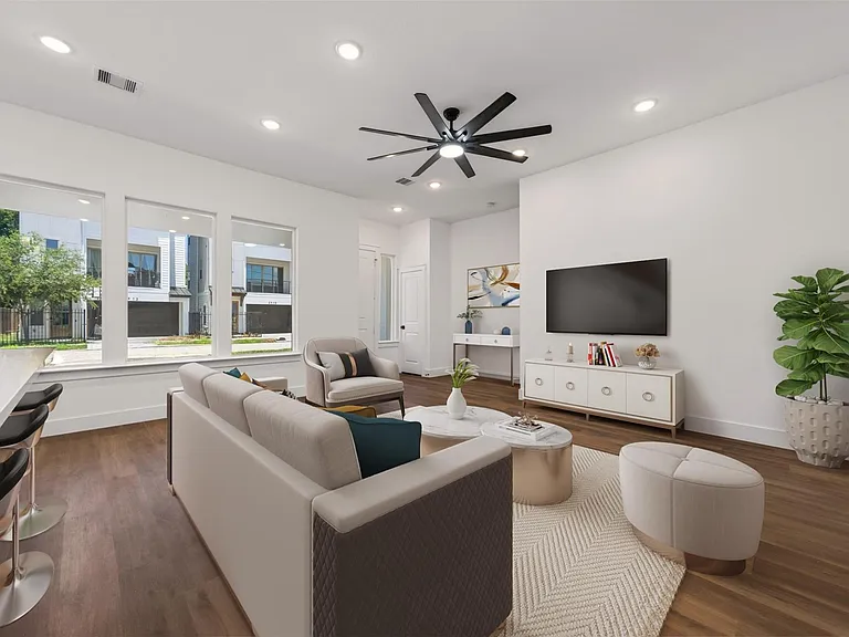 2714 Drew St — Photo 3