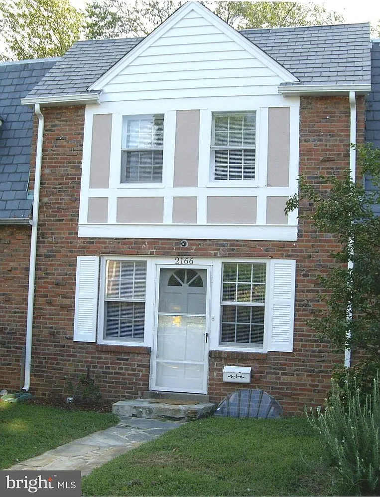 2 bed, 864 sqft, $2,350 — Photo 1