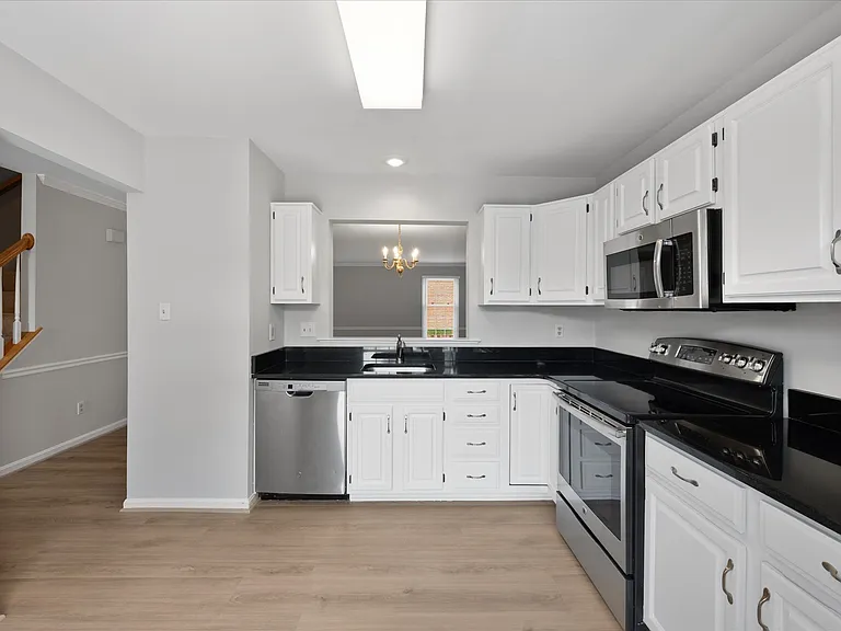 299 S Pickett St — Photo 9