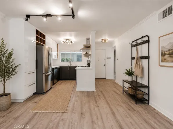 5550 Owensmouth Ave APT 104, Woodland Hills, CA 91367