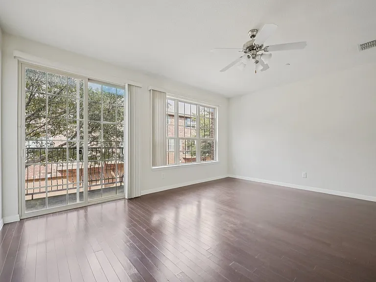 3934 Amberwood Dr — Photo 12