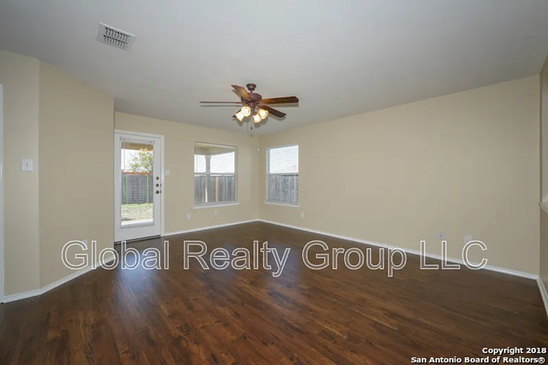 3 bed, 2.0 bath, 1660 sqft, $1,495 — Photo 4