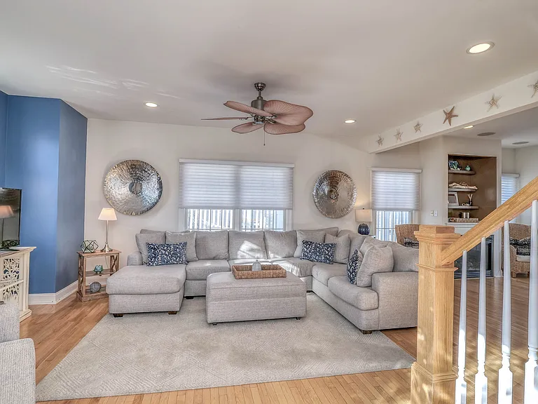 119 N Belmont Ave — Photo 2