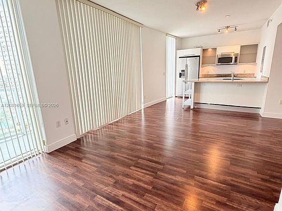 4th image of 185 SW 7th St APT 2600