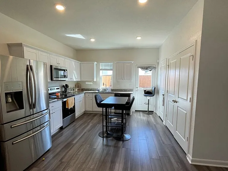 5227 Hickory Pl — Photo 3