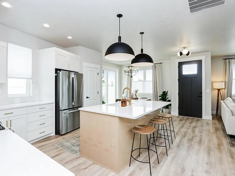 2032 E Presidential Dr — Photo 12