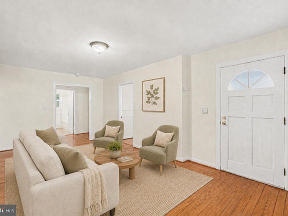 3rd image of 117 Hillcrest Dr