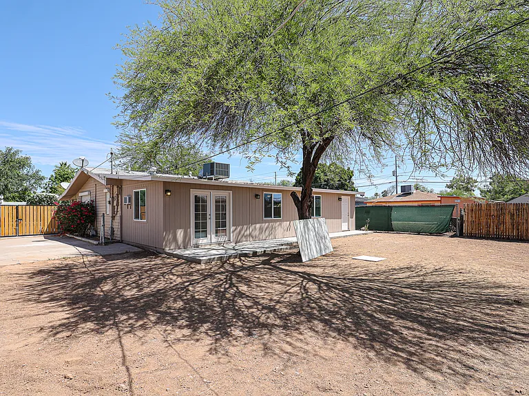 1053 E Weldon Ave — Photo 54
