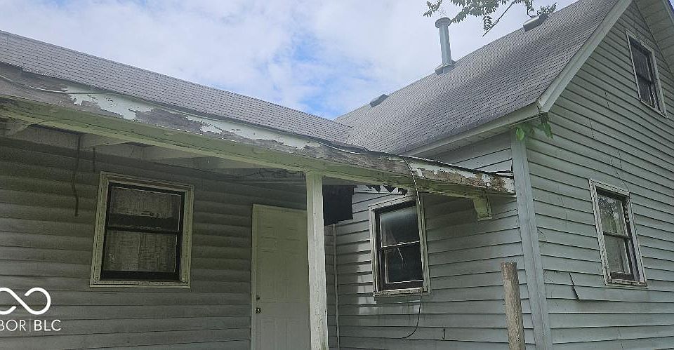 2nd image of 479 W Pike St