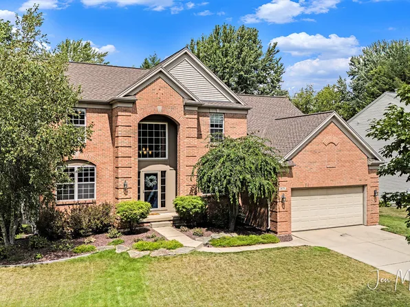 3879 Fraser Dr NE, Rockford, MI 49341