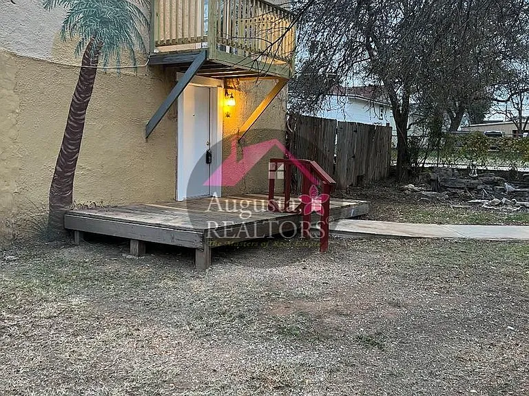 1209 Bawcom St — Photo 3