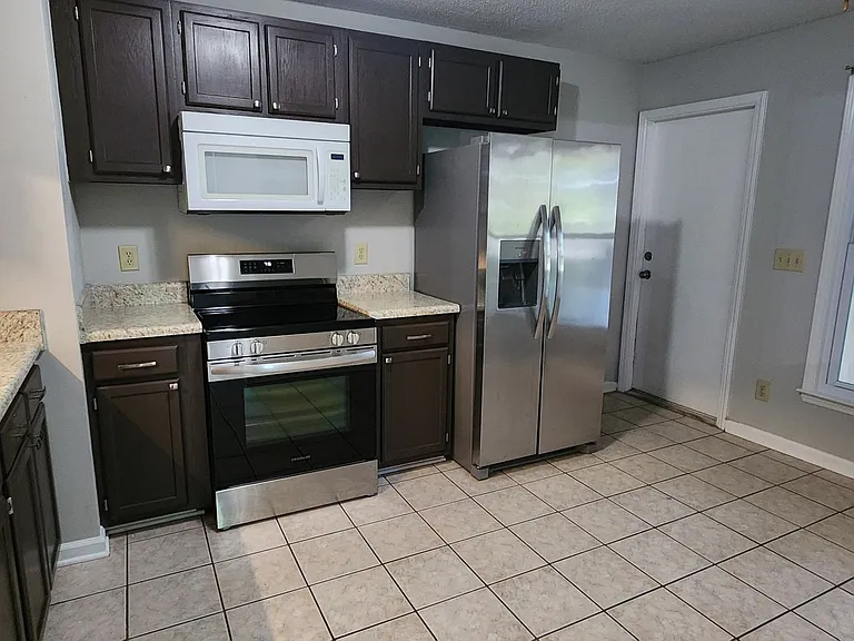 909 Bramblewood Ct — Photo 9