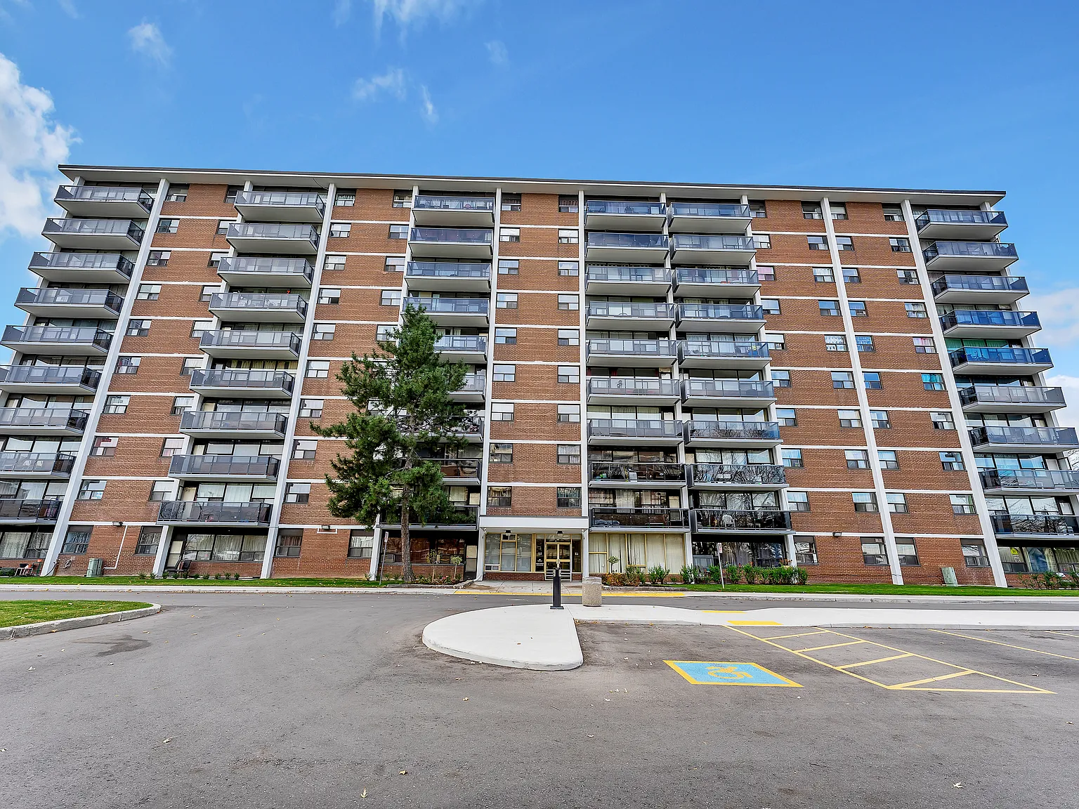 3355 Ponytrail Drive Mississauga — Photo 2