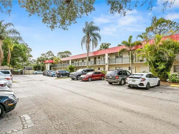 4141 16th St APT 110, Vero Beach, FL 32960