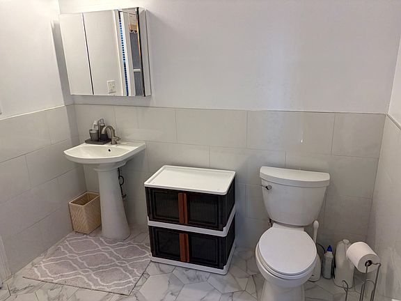 5th image of 393 Stuyvesant Ave #1