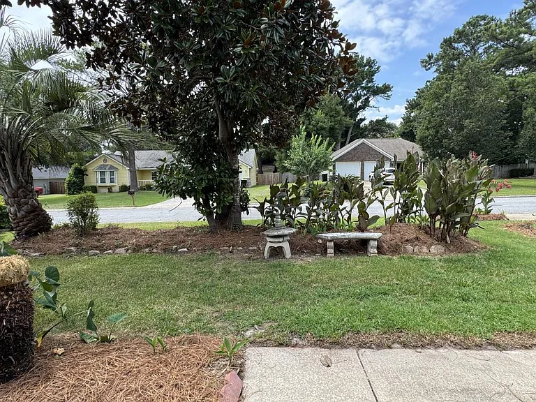 327 Bonnie Dr — Photo 19