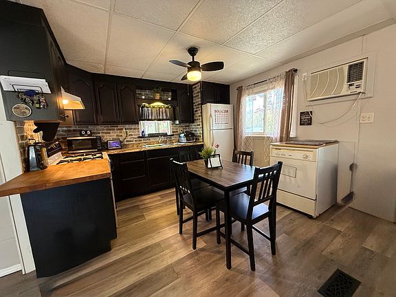 3rd image of 37 Grouse Dr