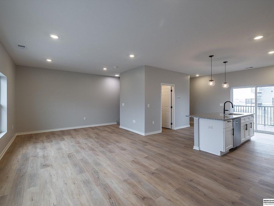 1st image of 5403 S 208th Ct
