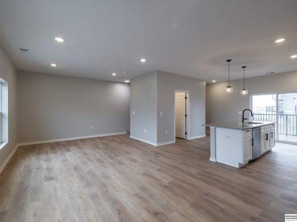 5403 S 208th Ct, Elkhorn, NE 68022