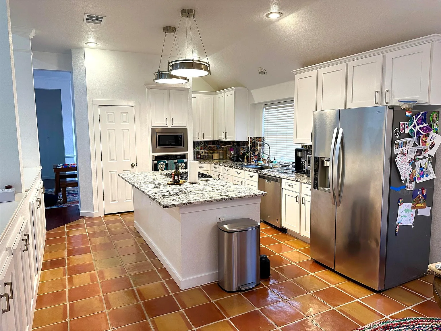 4 bed, 2.5 bath, 2590 sqft, $4,000 — Photo 3