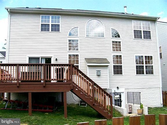 4th image of 33 Carriage Hill Dr