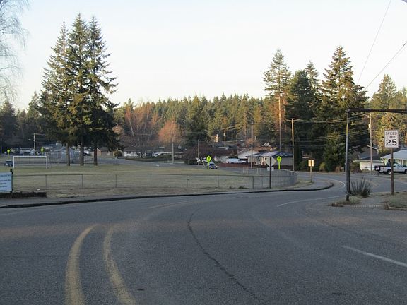 4th image of 2463 Madrona Dr SE