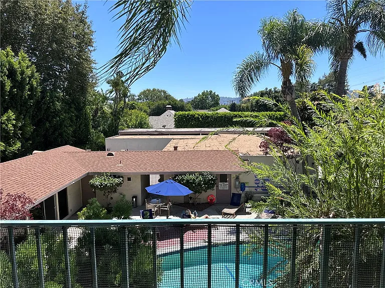10240 Camarillo St — Photo 3