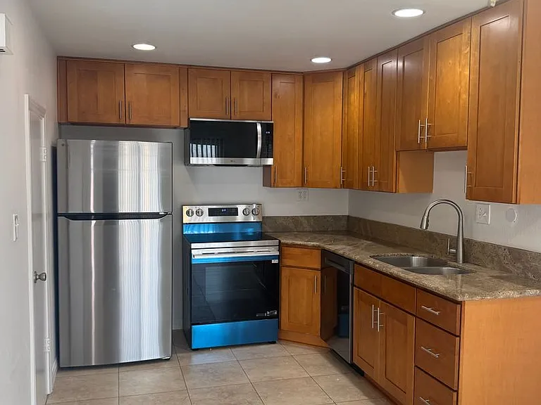 2210 & 2212 E Avalon Ave — Photo 5