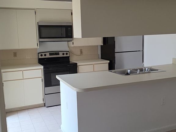4th image of 739 Mill Valley Pl #B