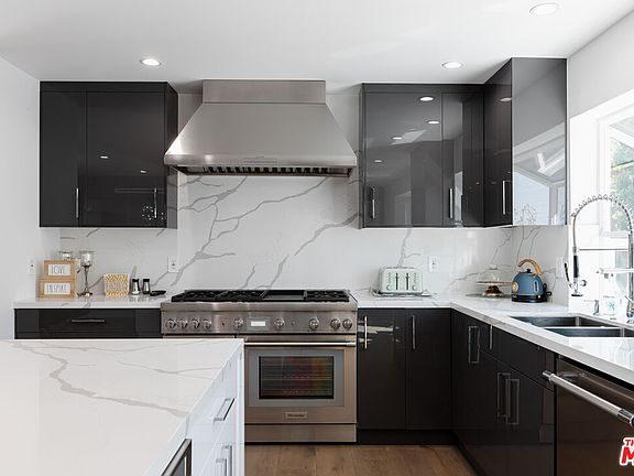 5th image of 18721 Hatteras St Unit 10